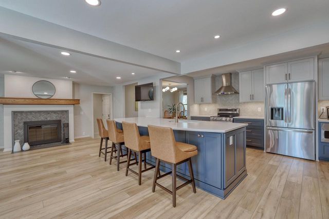 1135 Ridgeway ROAD, Brookfield, WI 53045
