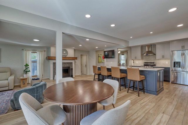 1135 Ridgeway ROAD, Brookfield, WI 53045
