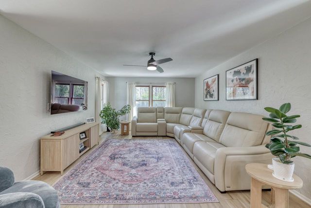 1135 Ridgeway ROAD, Brookfield, WI 53045