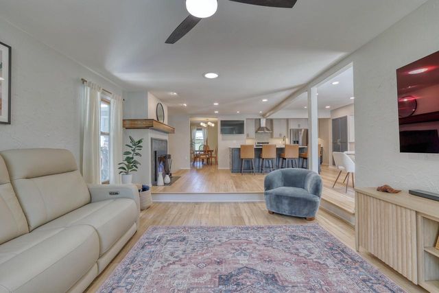 1135 Ridgeway ROAD, Brookfield, WI 53045
