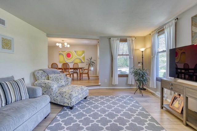 1135 Ridgeway ROAD, Brookfield, WI 53045
