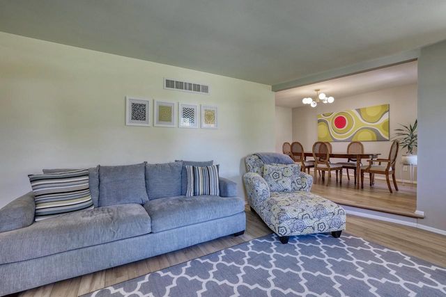 1135 Ridgeway ROAD, Brookfield, WI 53045