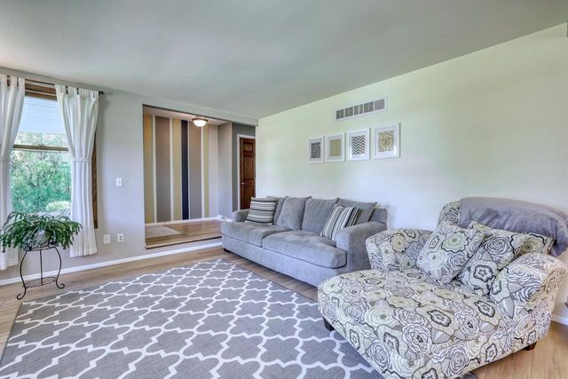 1135 Ridgeway ROAD, Brookfield, WI 53045