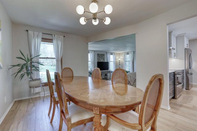 1135 Ridgeway ROAD, Brookfield, WI 53045