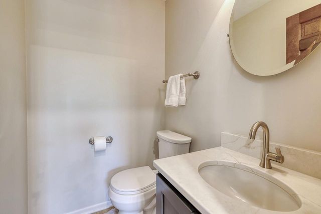 1135 Ridgeway ROAD, Brookfield, WI 53045