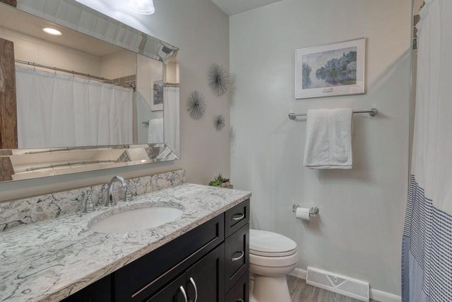 1135 Ridgeway ROAD, Brookfield, WI 53045