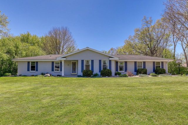 1135 Ridgeway ROAD, Brookfield, WI 53045