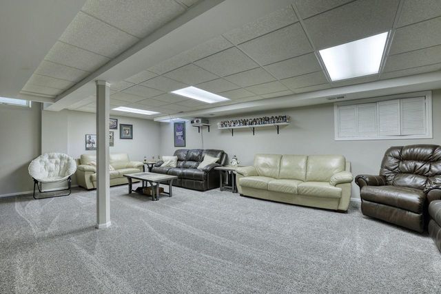 1135 Ridgeway ROAD, Brookfield, WI 53045