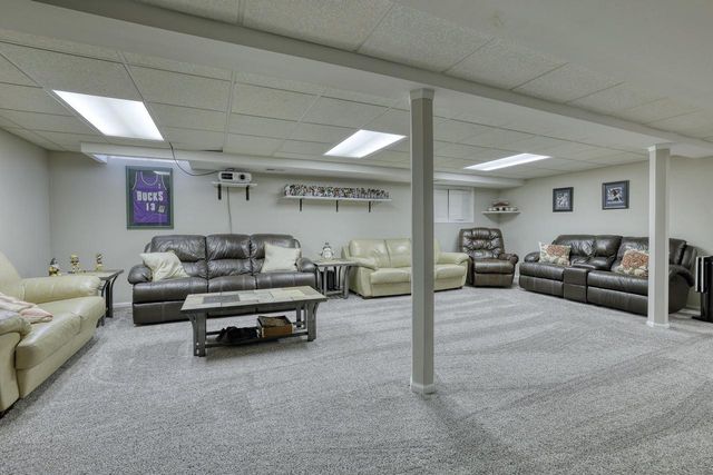 1135 Ridgeway ROAD, Brookfield, WI 53045