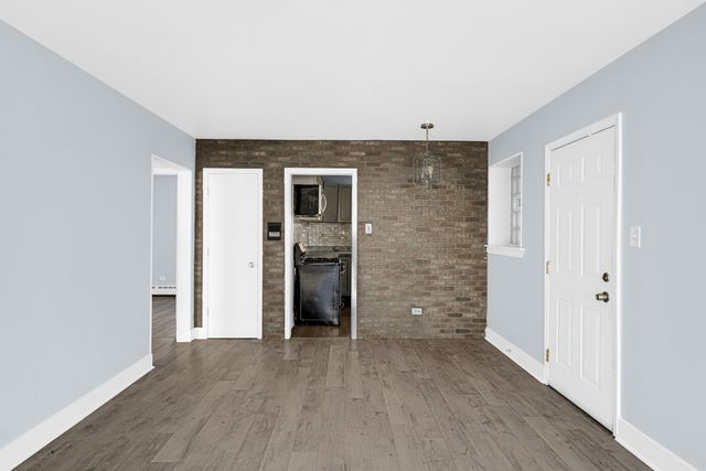 2046 E 72nd Place 2w, Chicago, IL 60649