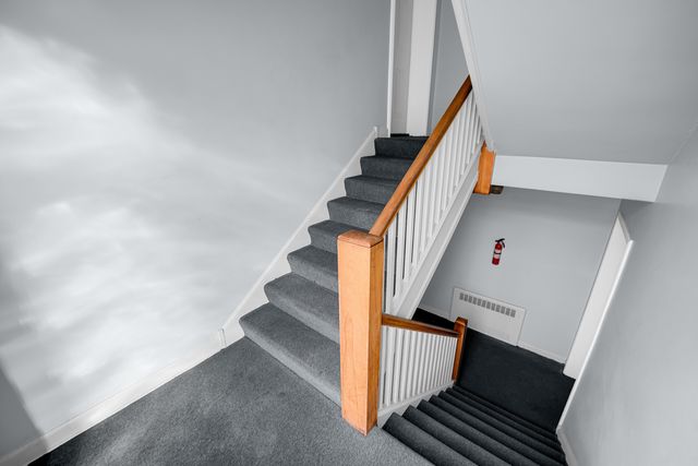 2046 E 72nd Place 2w, Chicago, IL 60649