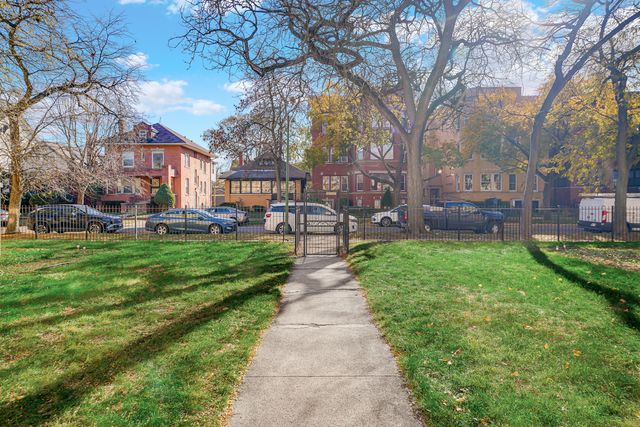 2046 E 72nd Place 2w, Chicago, IL 60649