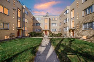 2046 E 72nd Place 2w, Chicago, IL 60649