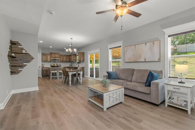 801 NW Hickory Ridge Drive, Grain Valley, MO 64029