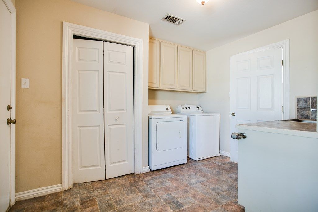 Image 11 of property listing at 6191 Loretta Dr, Christoval, TX 76904