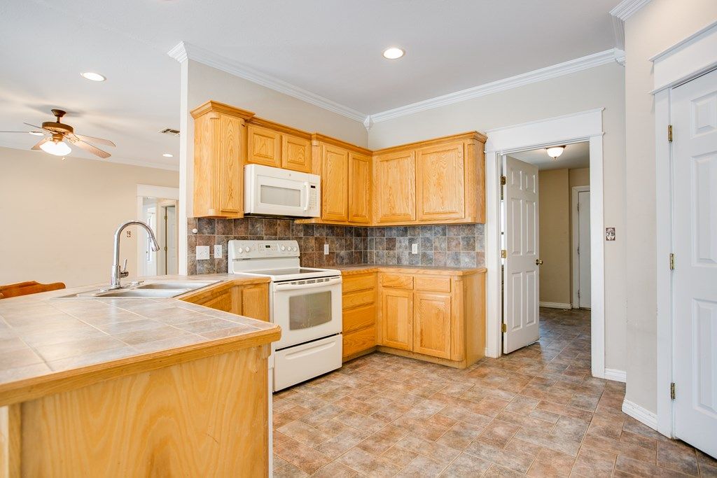 Image 6 of property listing at 6191 Loretta Dr, Christoval, TX 76904