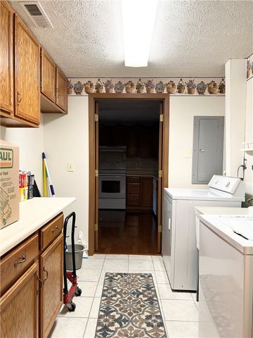 2850 Edgecliff Road 35, Lower Burrell, PA 15068