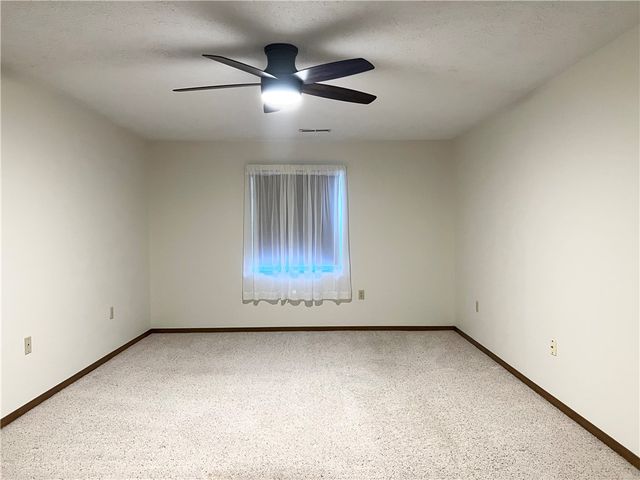 2850 Edgecliff Road 35, Lower Burrell, PA 15068