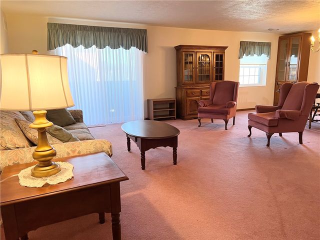 2850 Edgecliff Road 35, Lower Burrell, PA 15068