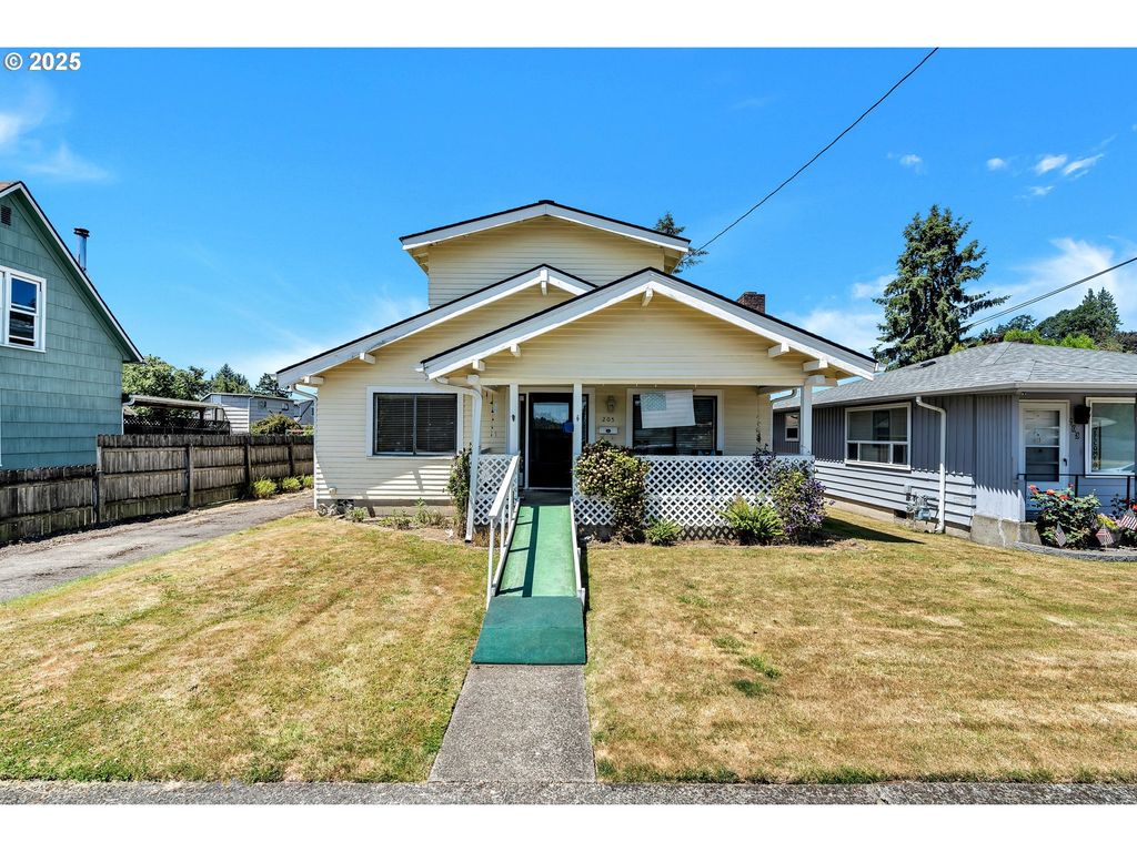205 S 10TH Ave, Kelso, WA 98626