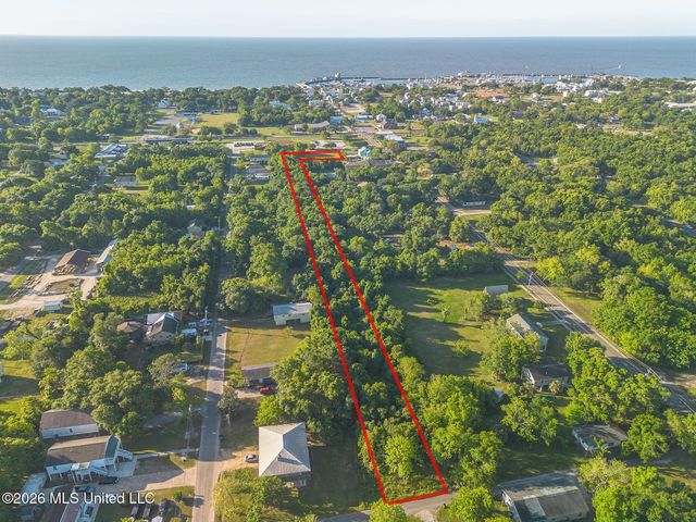 300 Ladnier Street, Pass Christian, MS 39571