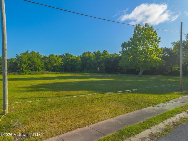 300 Ladnier Street, Pass Christian, MS 39571