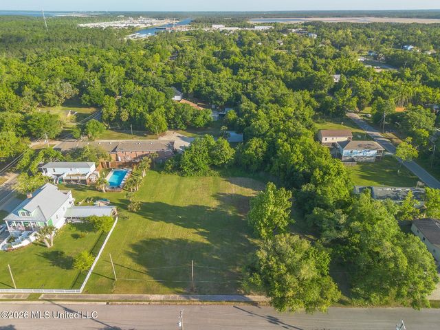 300 Ladnier Street, Pass Christian, MS 39571