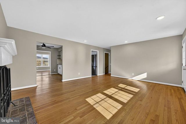 660 FOXCROFT RD, Warrenton, VA 20186