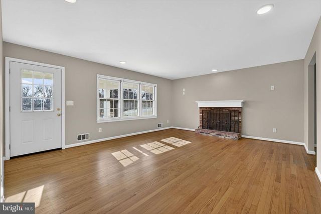 660 FOXCROFT RD, Warrenton, VA 20186