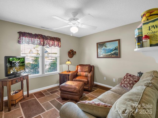 53 Barn Owl Way, Hendersonville, NC 28792