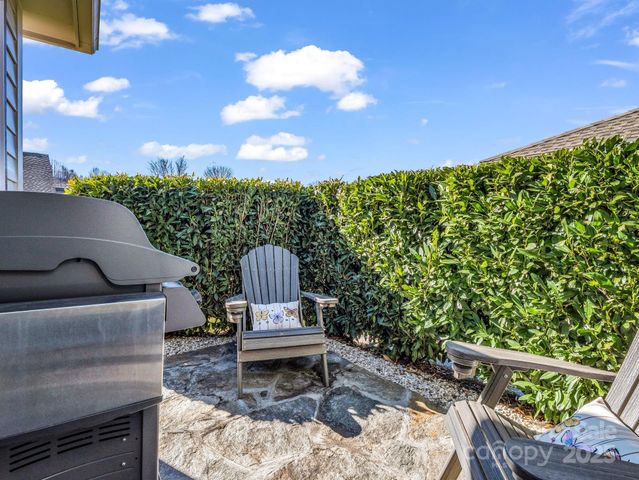 53 Barn Owl Way, Hendersonville, NC 28792