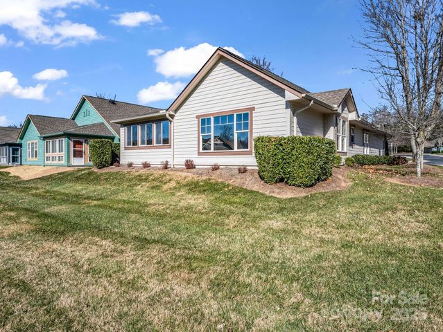 53 Barn Owl Way, Hendersonville, NC 28792