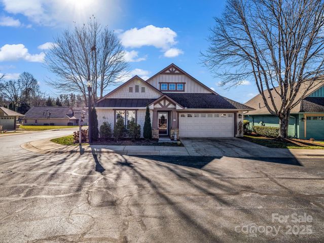 53 Barn Owl Way, Hendersonville, NC 28792