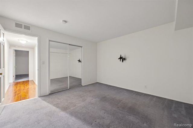 1891 Meadow Dale Court, Rochester Hills, MI 48309