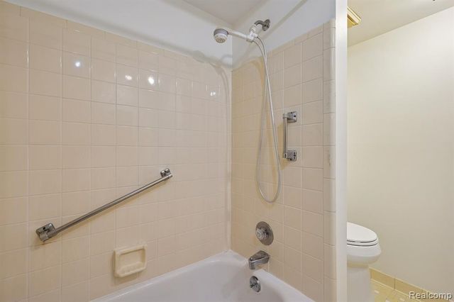 1891 Meadow Dale Court, Rochester Hills, MI 48309