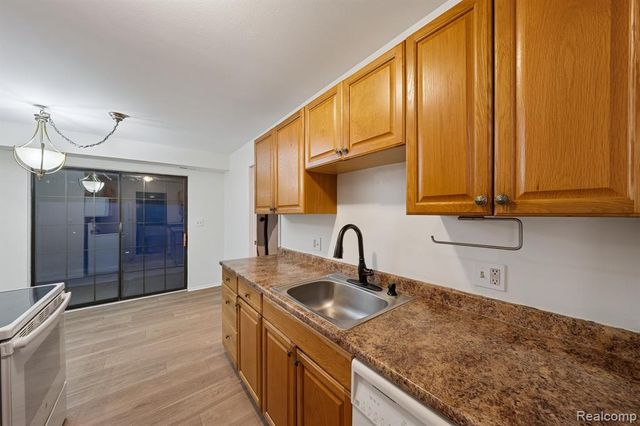 1891 Meadow Dale Court, Rochester Hills, MI 48309