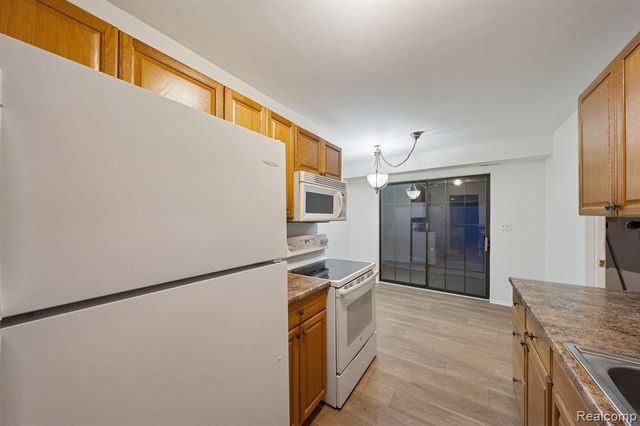 1891 Meadow Dale Court, Rochester Hills, MI 48309