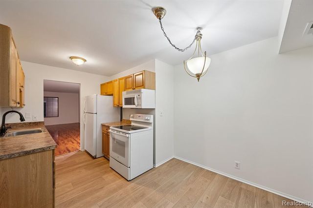 1891 Meadow Dale Court, Rochester Hills, MI 48309