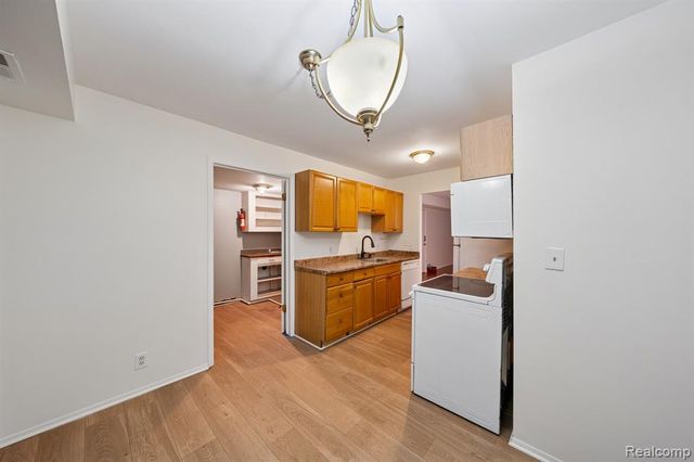 1891 Meadow Dale Court, Rochester Hills, MI 48309