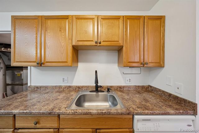 1891 Meadow Dale Court, Rochester Hills, MI 48309