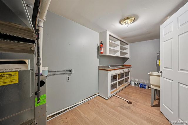 1891 Meadow Dale Court, Rochester Hills, MI 48309