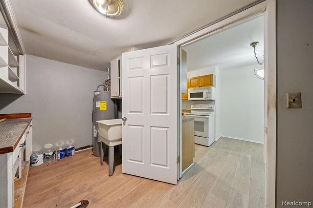 1891 Meadow Dale Court, Rochester Hills, MI 48309