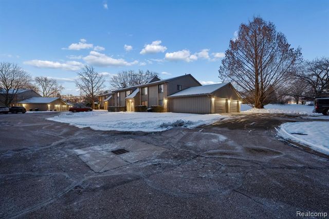 1891 Meadow Dale Court, Rochester Hills, MI 48309