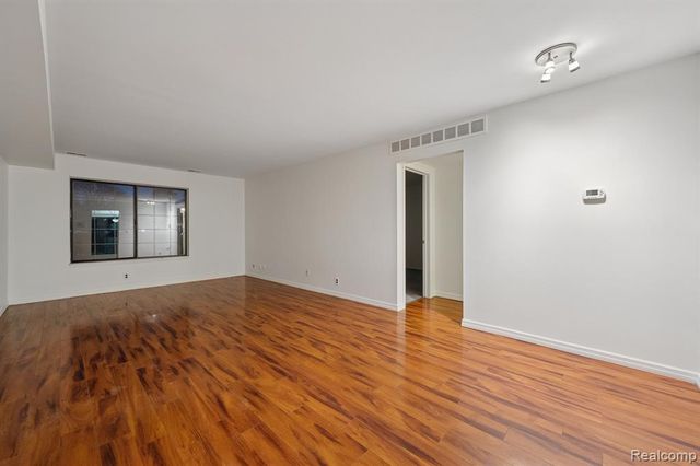 1891 Meadow Dale Court, Rochester Hills, MI 48309