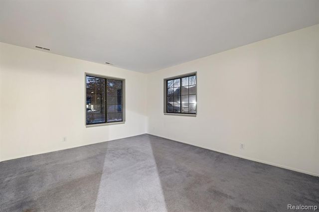 1891 Meadow Dale Court, Rochester Hills, MI 48309