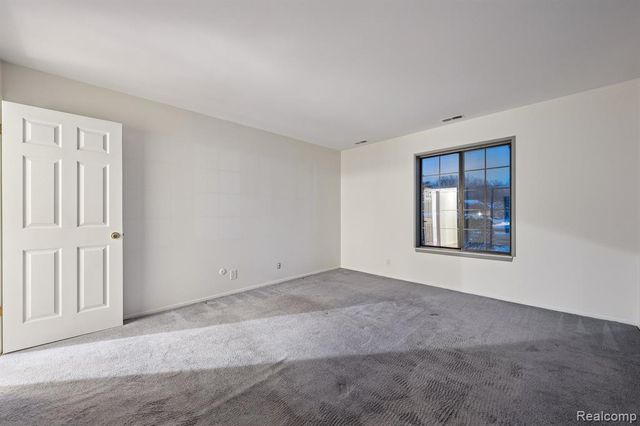 1891 Meadow Dale Court, Rochester Hills, MI 48309