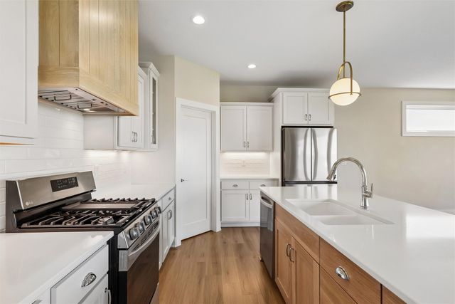 460 NW Gracewood Drive, Waukee, IA 50263