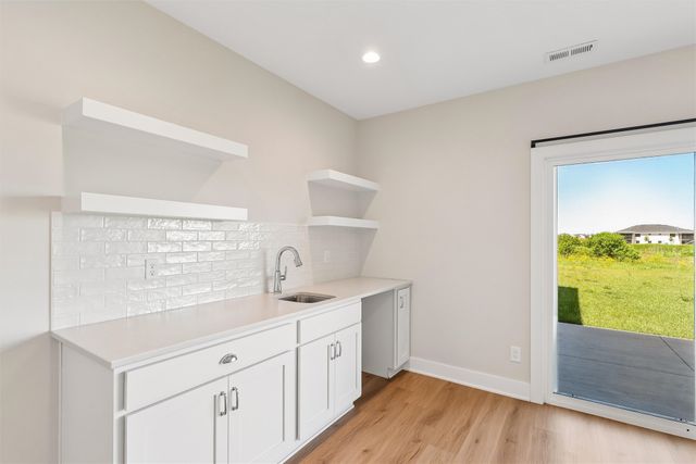 460 NW Gracewood Drive, Waukee, IA 50263