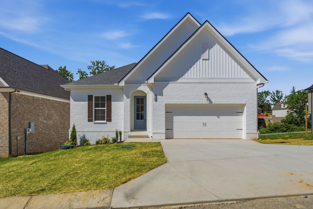 977 Hunters Lane, Springfield, TN 37172
