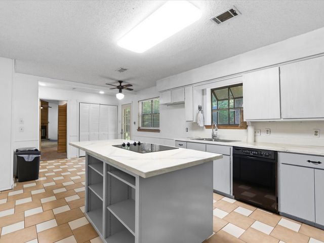 217 Colt Drive, Gainesville, TX 76240